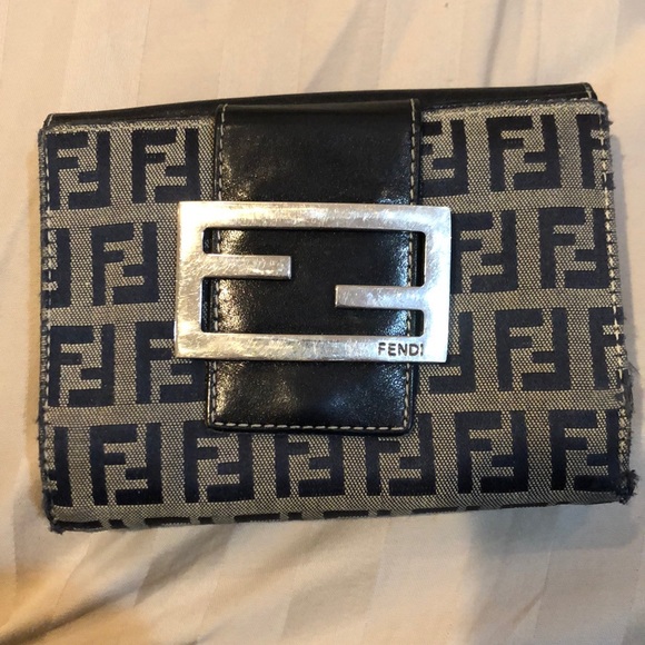 Fendi wallet - Picture 1 of 7